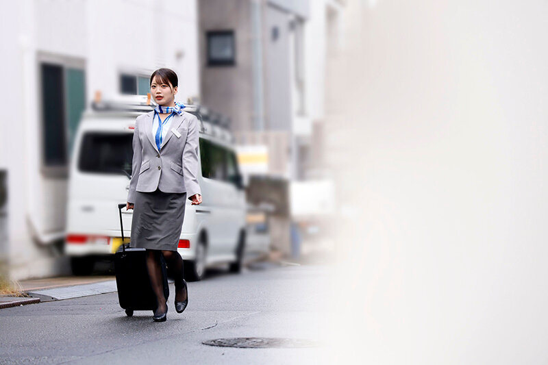 緊縛解禁!美脚キャビンアテンダントが緊縛調教でドM覚醒!淫乱ドすけべ女に豹変し自ら性処理おもちゃに堕ちた大手航空会社の黒パンストCA 椎名ななみのサンプル画像2