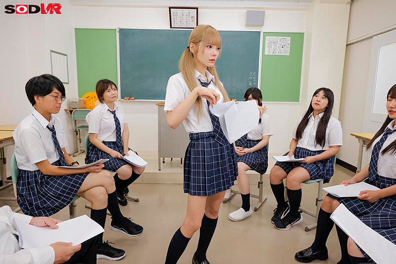 【VR】【8K】舞台『裸の女王様』主演:美澄玲衣 ウチのクラスの出し物は、生意気一軍女子の理解らせストリップ劇のサンプル画像5