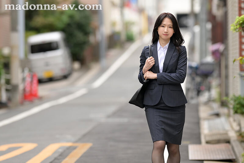 女上司、歪んだ刺激と躾に溺れるSM不倫性交。昼休みはダメな部下に躾けられて…。 専属美女の『苦しみ』という快楽を解放―。 水戸かなのサンプル画像1